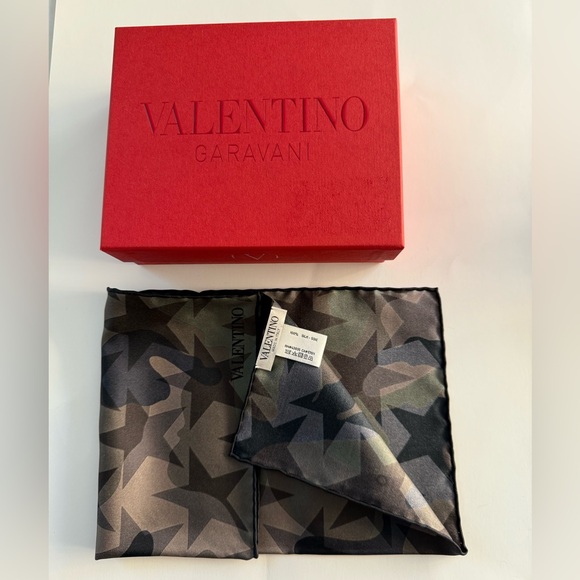 NWT VALENTINO SILK POCKET SQUARE SCARF - Picture 3 of 5